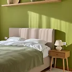 Cozy Elegant With Mountain Views & Parking