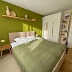 Cozy Elegant With Mountain Views & Parking *