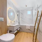 Cozy Elegant With Mountain Views & Parking Braşov
