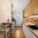 Cozy Elegant With Mountain Views & Parking Apartamento Braşov