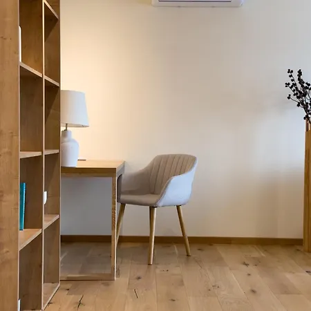 Cozy Elegant With Mountain Views & Parking