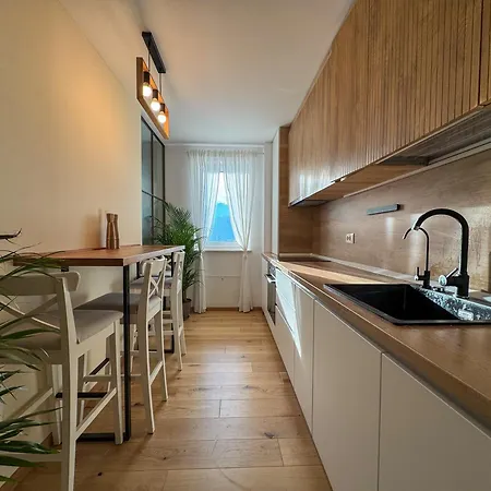 Cozy Elegant With Mountain Views & Parking Braszów