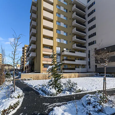 Cozy Elegant With Mountain Views & Parking * Braszów