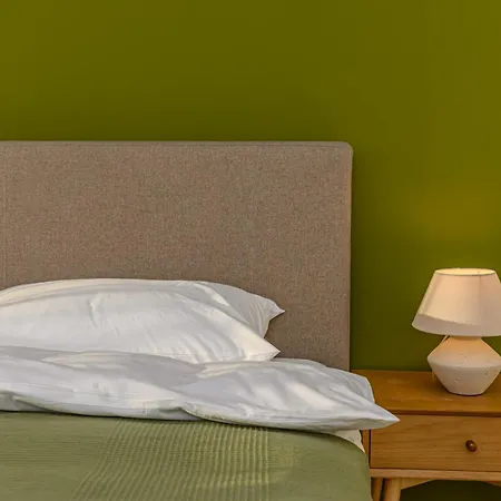 Cozy Elegant With Mountain Views & Parking Apartament