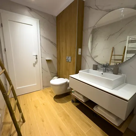 Cozy Elegant With Mountain Views & Parking *
