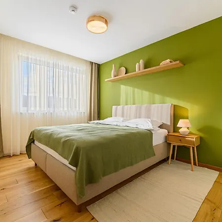 Cozy Elegant With Mountain Views & Parking