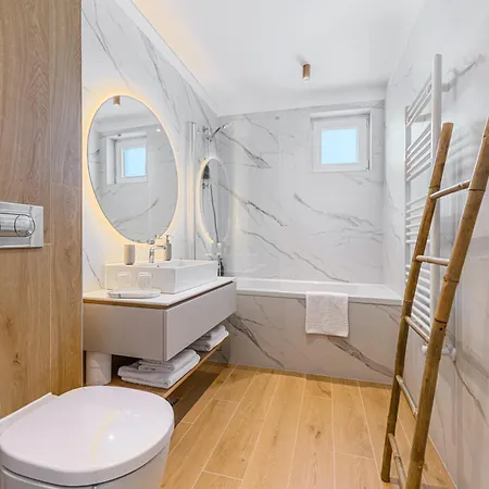 Cozy Elegant With Mountain Views & Parking Brasov