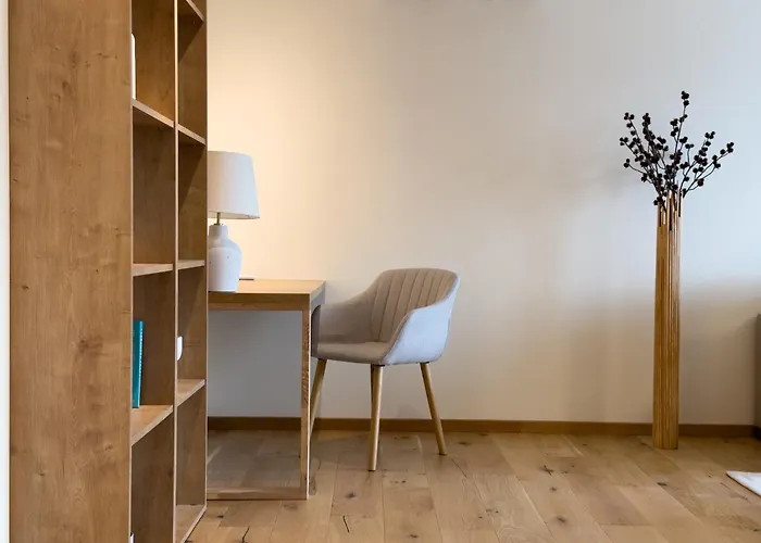 Cozy Elegant With Mountain Views & Parking