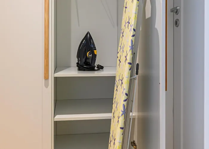 Lägenhet Cozy Elegant With Mountain Views & Parking Braşov