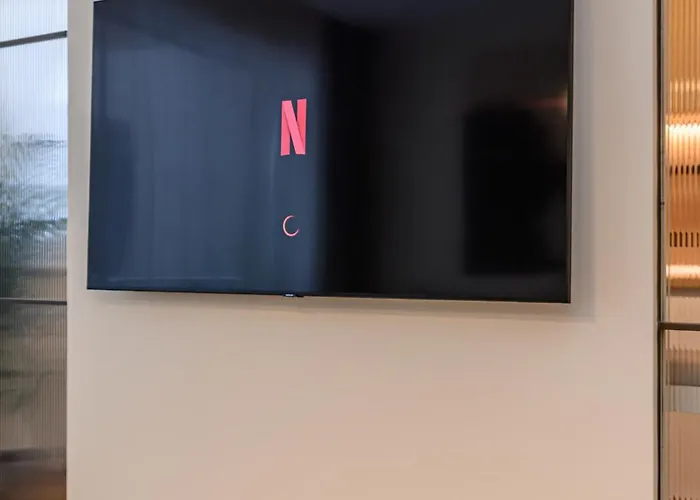 Cozy Elegant With Mountain Views & Parking