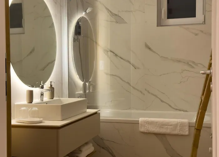 Cozy Elegant With Mountain Views & Parking 布拉索夫