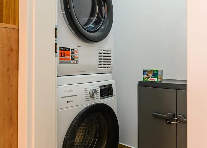 Cozy Elegant With Mountain Views & Parking