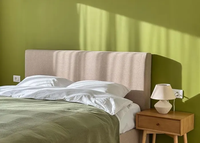 Cozy Elegant With Mountain Views & Parking