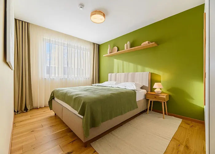 Cozy Elegant With Mountain Views & Parking