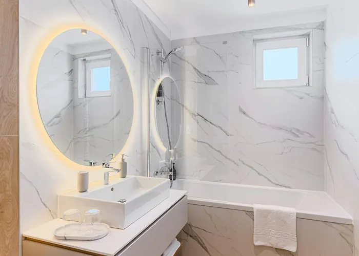 Cozy Elegant With Mountain Views & Parking Apartment *