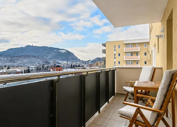 Cozy Elegant With Mountain Views & Parking Lägenhet Braşov