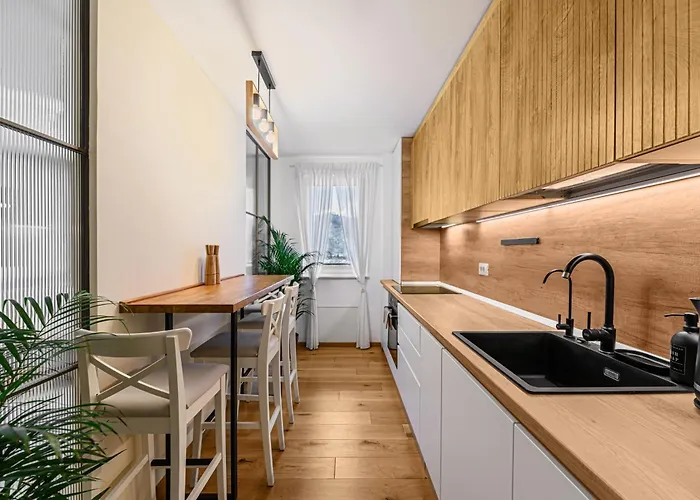 Cozy Elegant With Mountain Views & Parking Lägenhet Braşov